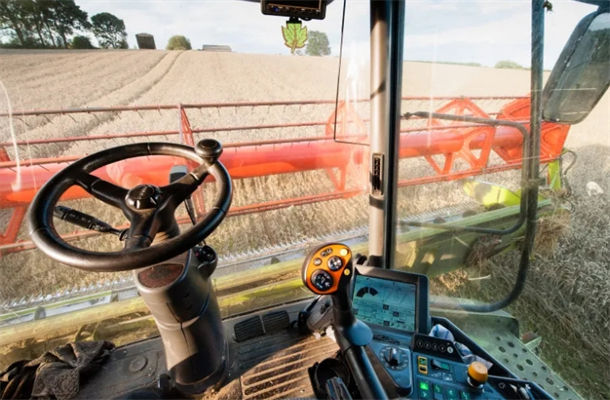 農機觸摸屏的應用 農機觸摸屏的應用